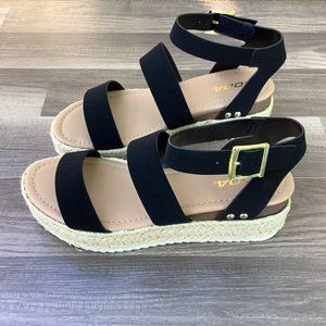 SODA BLACK WEDGE WITH BUCKLE DETAIL